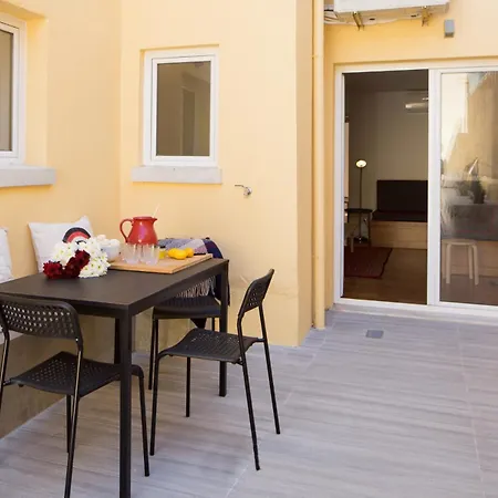 Stylish With Private Patio By Lovelystay * Lizbona