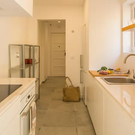 Apartment Stylish With Private Patio By Lovelystay *