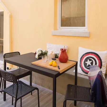Apartman Stylish With Private Patio By Lovelystay *