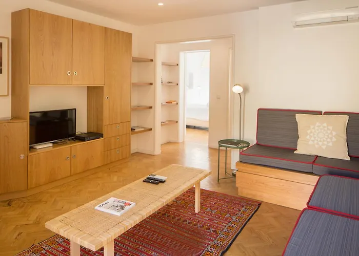 Stylish With Private Patio By Lovelystay Lisboa